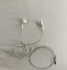 Apple EarPods In-Ear Wired Earbuds 3.5mm w/ Mic Volume Control White 1.2m