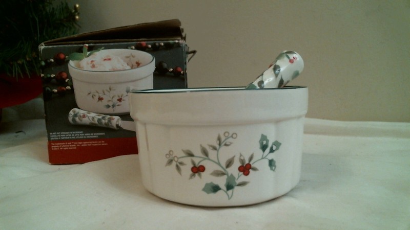 Pfaltzgraff Winterberry cheese Dip Set Bowl & Spreader Serving pieces
