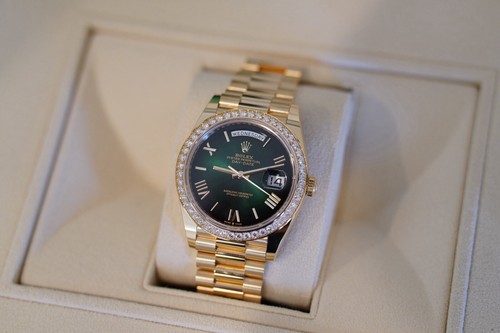 Nouvelle sortie ! Rolex DayDate 40 mm 22348RBR cadran vert ombre lunette diamant 12/2024