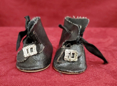 NICE Pair of Vintage Doll Shoes