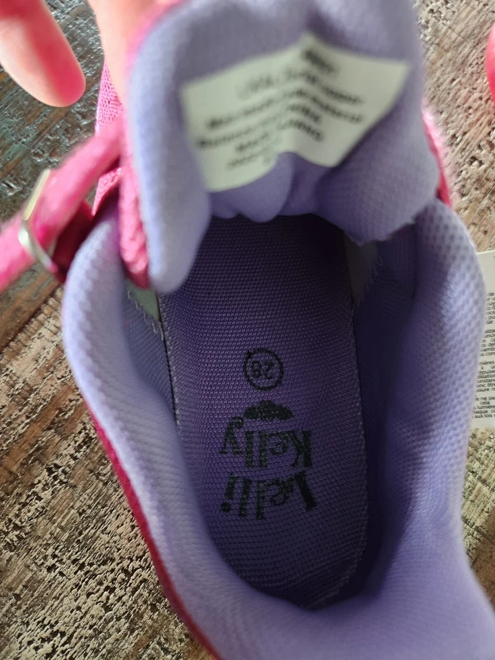 Nuevo con etiquetas. Zapatos para niña Lelli Kelly. Talla 28 euros. Talla 11 EE. UU. Luces Foto 4 de 4