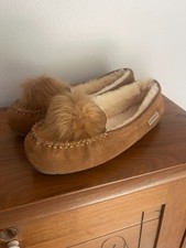 BEARPAW ERICA SIZE 8 LIGHT BROWN SLIPPERS POM POM MOCCASIN