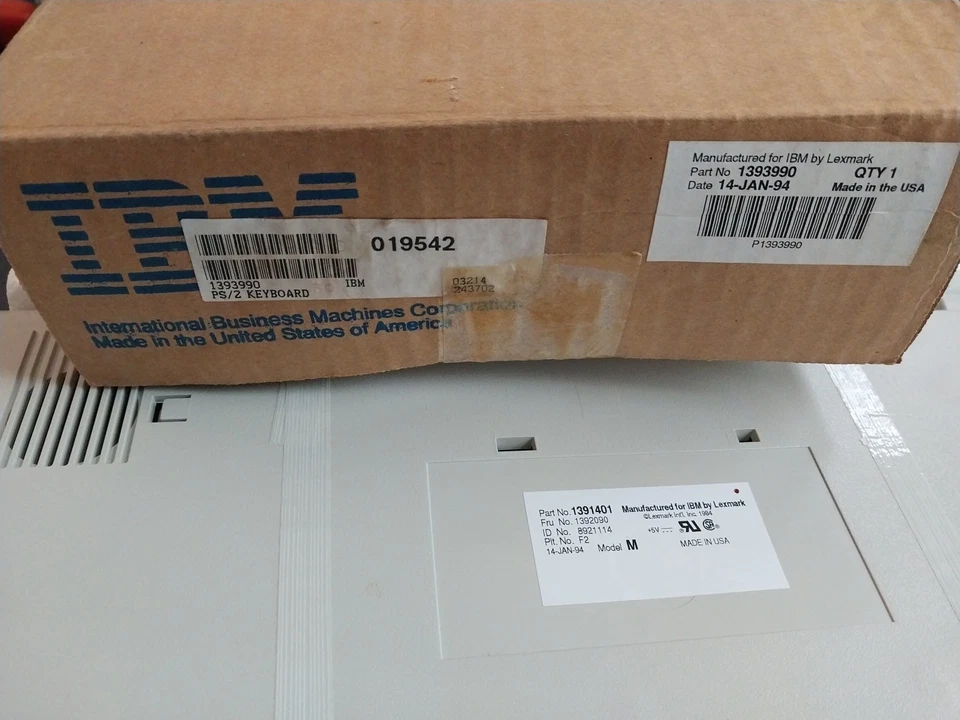 Vintage IBM Enhanced Keyboard Model M 1393990 1391401 New 14-JAN-94 by Lexmark  - Image 3 of 4