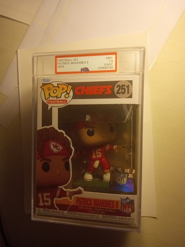 Graded PSA Patrick Mahomes Football 251 Funko Pop! 01000740 PSA - Picture 2 of 5