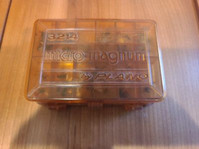 Plano 3214 Micro-Magnum Tackle Box + over 30 Flies