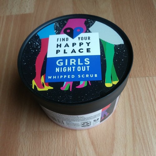 Find Your Happy Place - Girls Night Out Whipped Scrub 10oz - Zuckerrohr - Neu - Bild 1 von 6