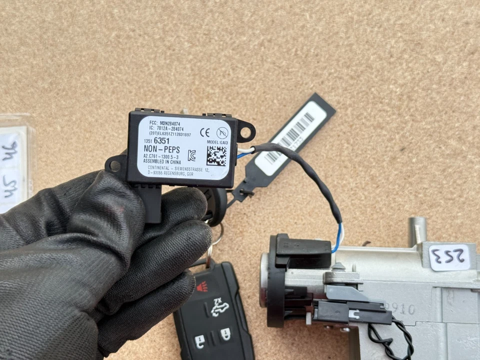 GMC SIERRA 2500 HD 2020-2023 bloqueo de encendido con llave e inmovilizador OEM 13516351 Foto 2 de 4