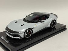 1/18 MR Collection Ferrari 12 Cilindri Bianco Artico Carbon Base 49 pcs FE043B