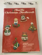 Vintage Bucilla SIGNS OF CHRISTMAS Jeweled Holiday ORNAMENTS KIT SEALED NEW Felt