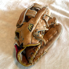 Mizuno MZ1150 Professional Model Baseball Softball Glove RHT Max Flex youth sz
