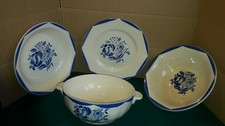 LOT DE 4 PLATS "FLEUR BLEUE"