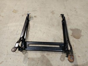 Volkswagen Touareg 2003 Seat console base - FRONT 7L0881677B, 7L0  #2671934-25