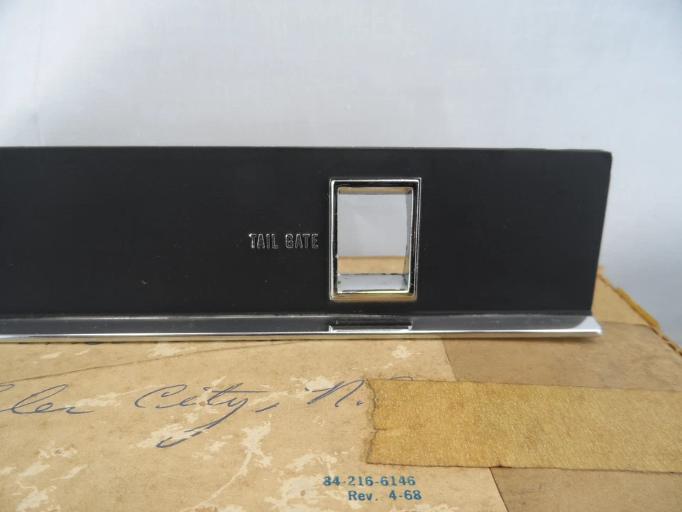 Placa de ajuste de tablero Chrysler Town & Country 1967-1968 bisel de puerta trasera de ventilación 67-68 NOS Foto 4 de 4