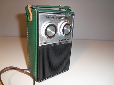 Electra Solid State FM AM Portable Transistor Radio - Rare OLIVE GREEN CASE