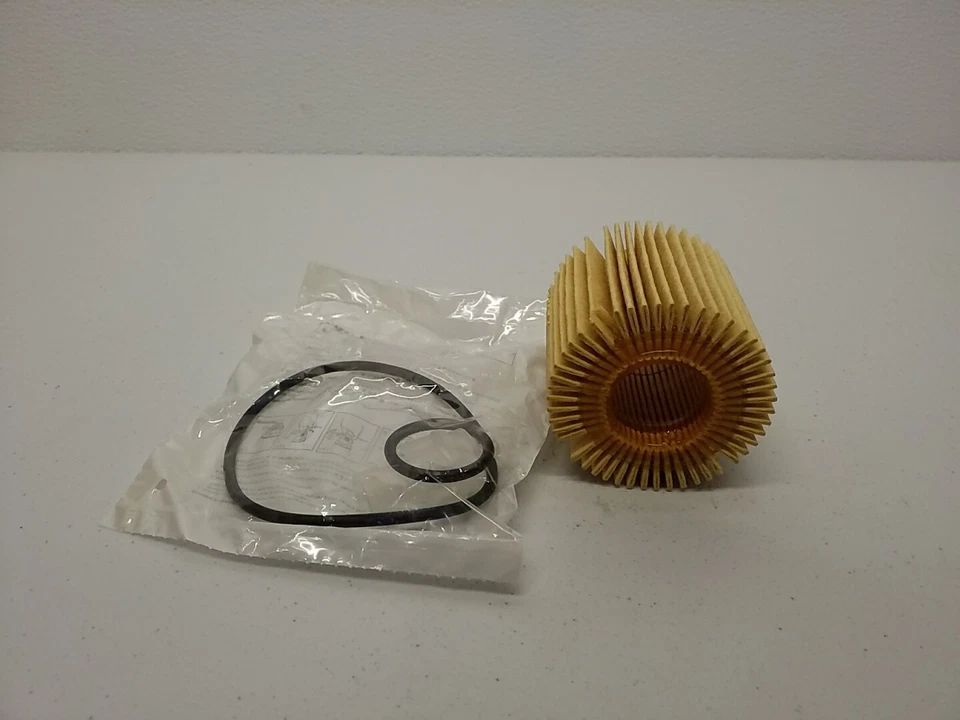 V5608 Group 7 Automotive Oil FilterV5608 Group 7 Automotive Oil Filter - Image 3 of 3