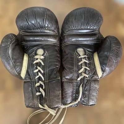Winning Boxing Gloves Vintage Initial Old Logo 10oz FP-800 Black