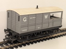 Hornby R018 OO Gauge GWR 20-Ton “Toad” Brake Van No. 114925 – Saltney (Grey)