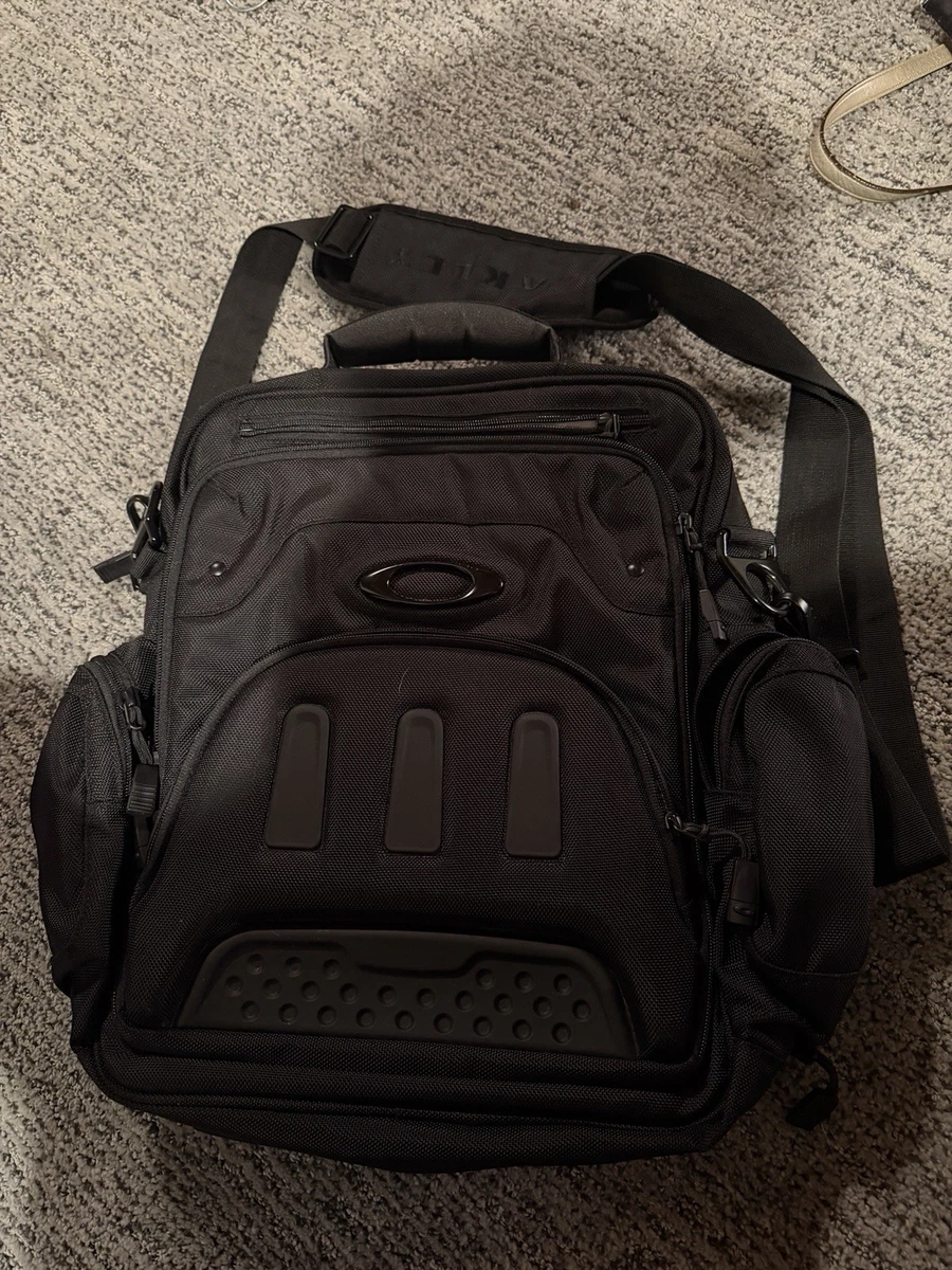 バッグ y2k vintage OAKLEY vertical messengerbag 25+ Oakley Messenger Bag for sale | Updated Oct 2026