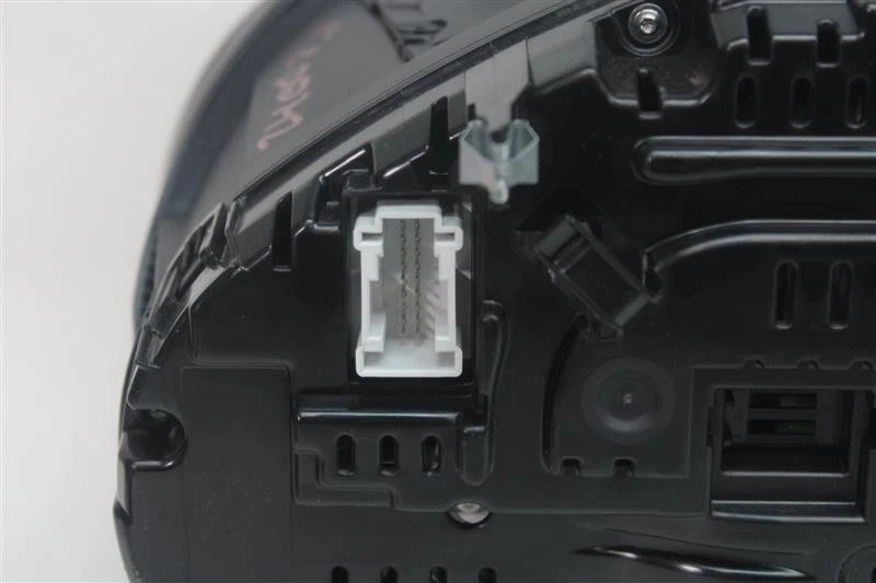 SPEEDOMETER CLUSTER 梅赛德斯-奔驰 C250 C300 C350 C63 2015 15 2059002716 1337610 — 第 3/4 张图片