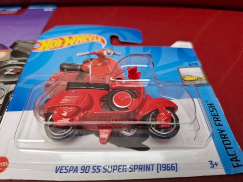 Lot of 2 Hot Wheels Honda Monkey Z50 & Vespa 90 SS Super Sprint 1966 MIB diecast - Picture 5 of 10