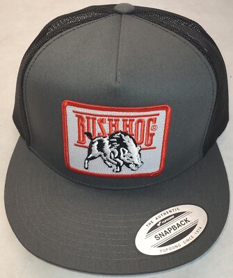 Cappellino Da Camionista Yupoong Classic 6006 Con Toppa Bush Hog - Carbone/Nero, Regolabile