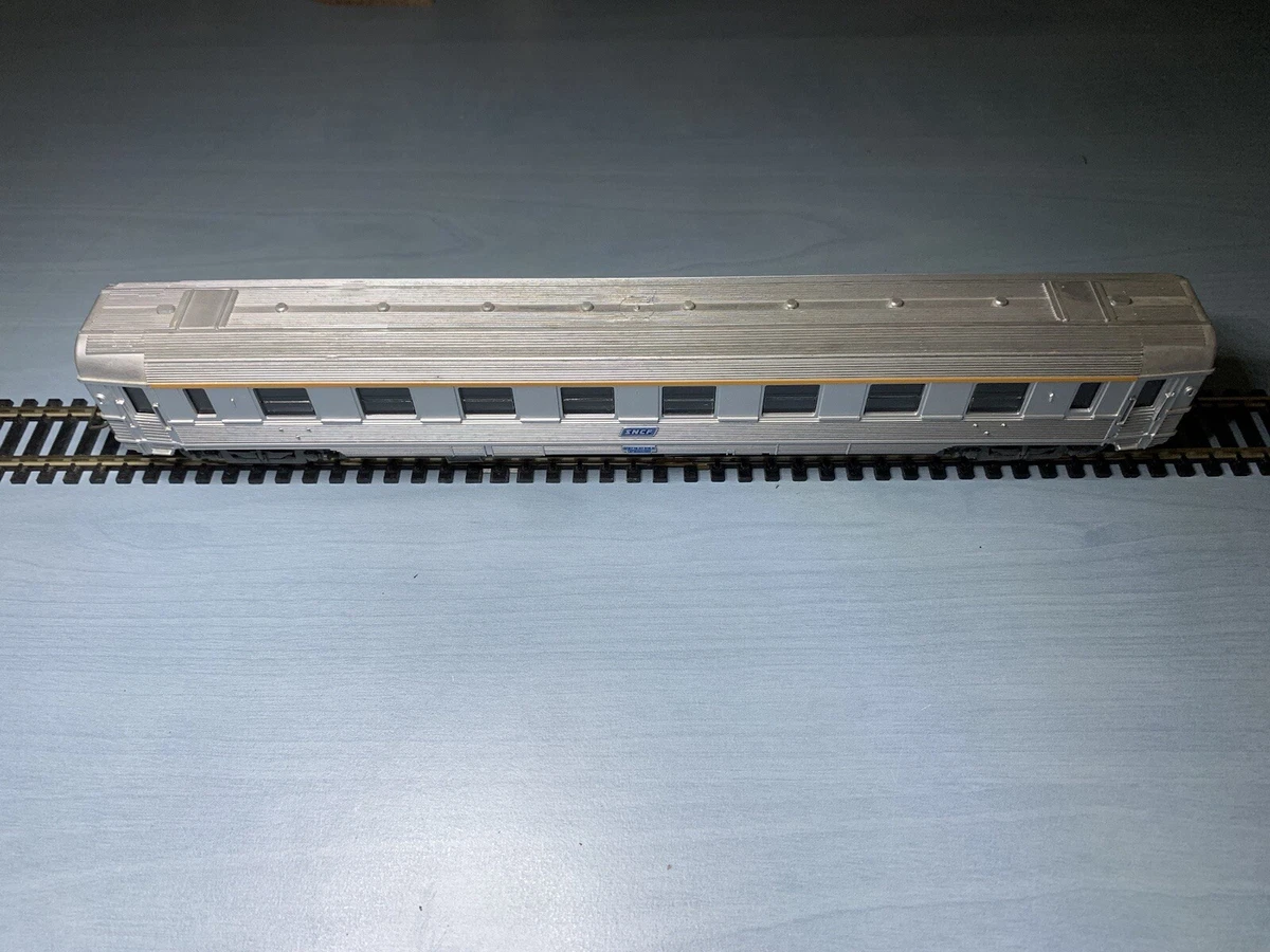 TRAIN ECHELLE HO JOUEF WAGON DE VOYAGEURS TYPE VOITURE MODERNISEE 1/2
