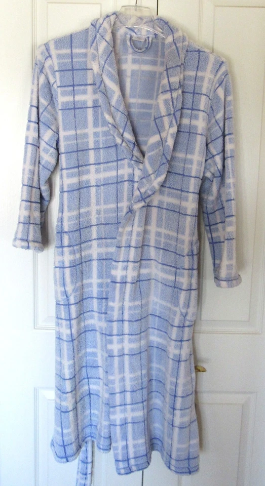 Acogedora bata de felpa Croft & Barrow para mujer con bolsillos, cierre de cinturón - talla M - en muy buen estado Foto 2 de 4