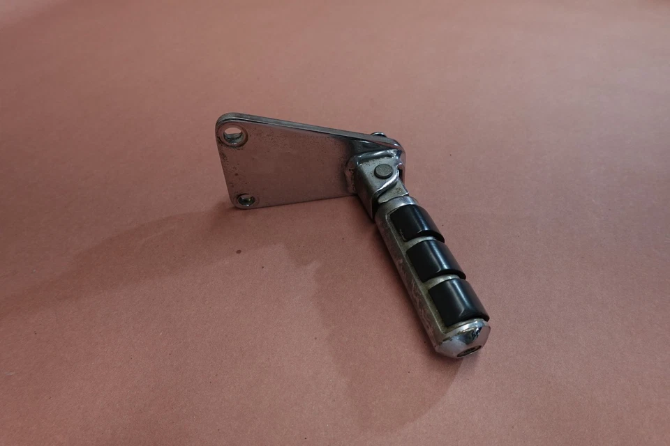 Reposapiés delantero izquierdo Honda VTX1800C 2002-2008 Foto 2 de 4