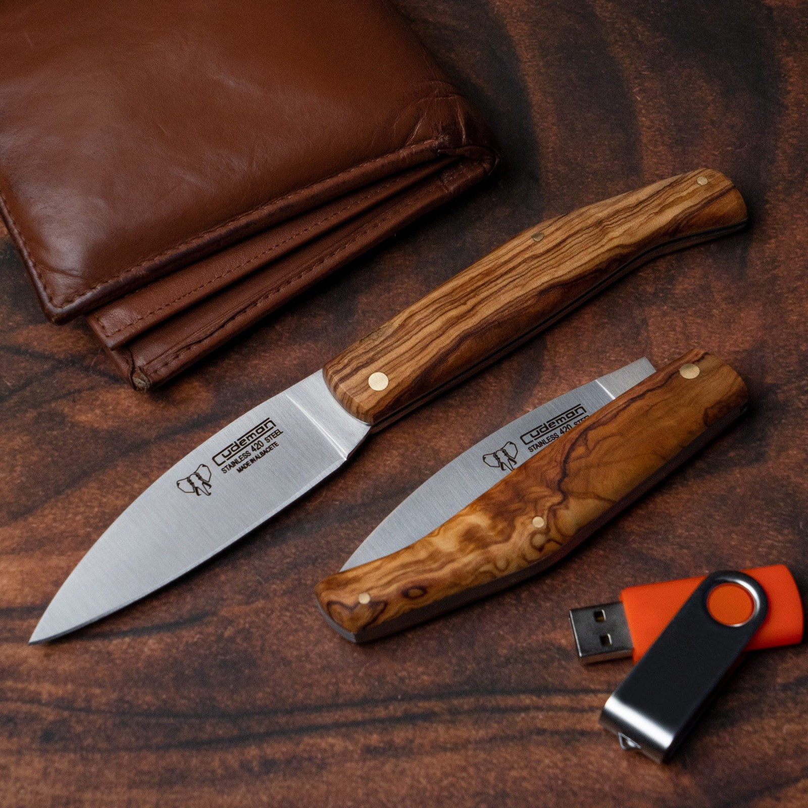 Navaja CUDEMAN 443-L Hoja 9 cm. Mango Madera Olivo Acero 420. Knive Coltello