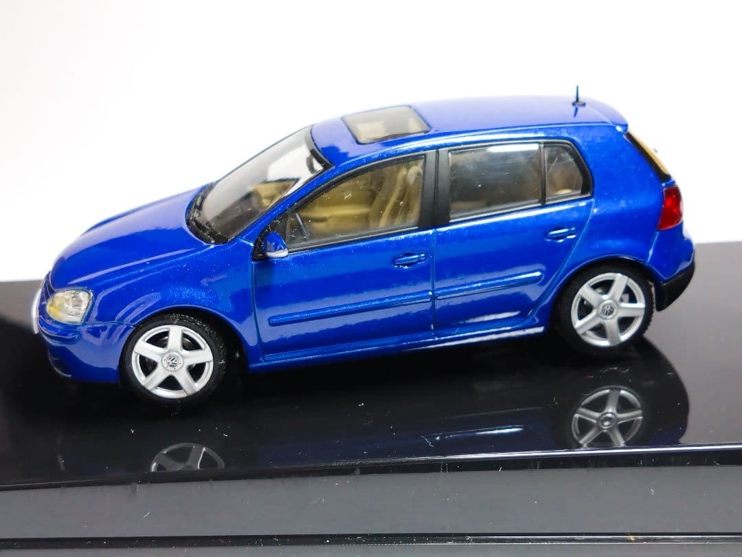 Volkswagen Golf 5 1/43 Auto Art Model with Case | eBay