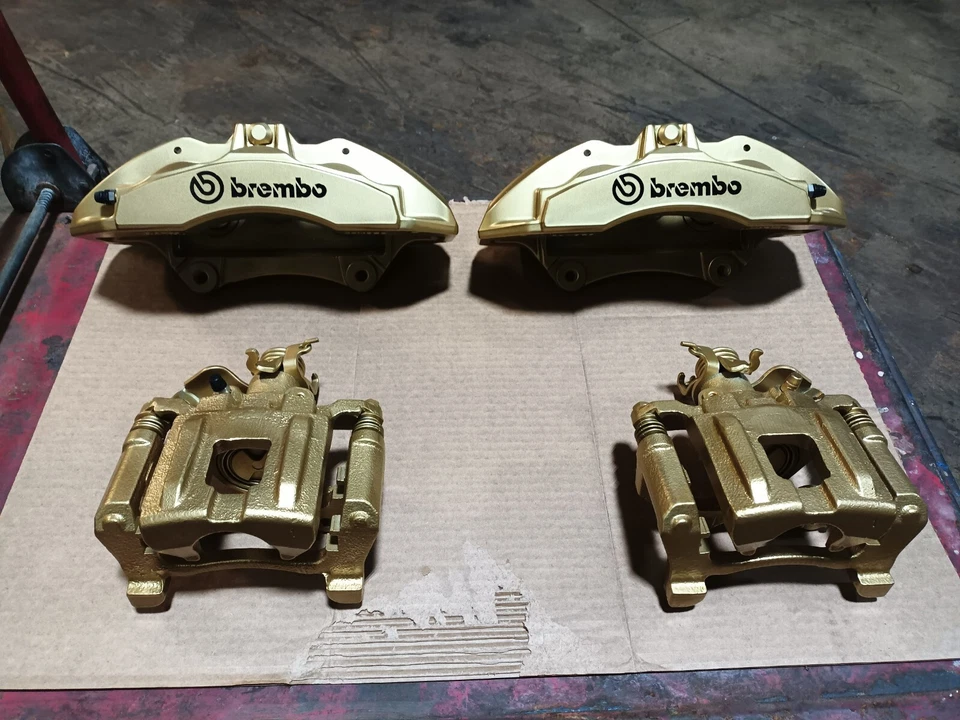 Pinzas de freno Brembo recubiertas de polvo dorado F&R para Ford Mustang GT 2015-2023 Foto 2 de 4