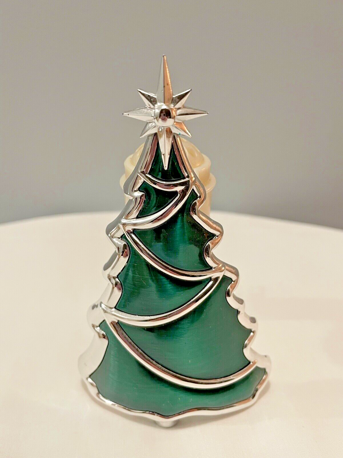 Bath & Body Works Silver Trim Christmas Tree Wallflower Plugin Refill-image