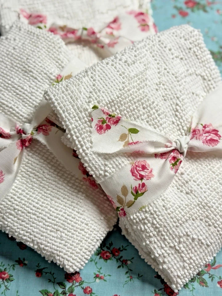 Vintage White Hobnail Chenille Bedspread piece 24x30" SWEET! - Image 3 of 3