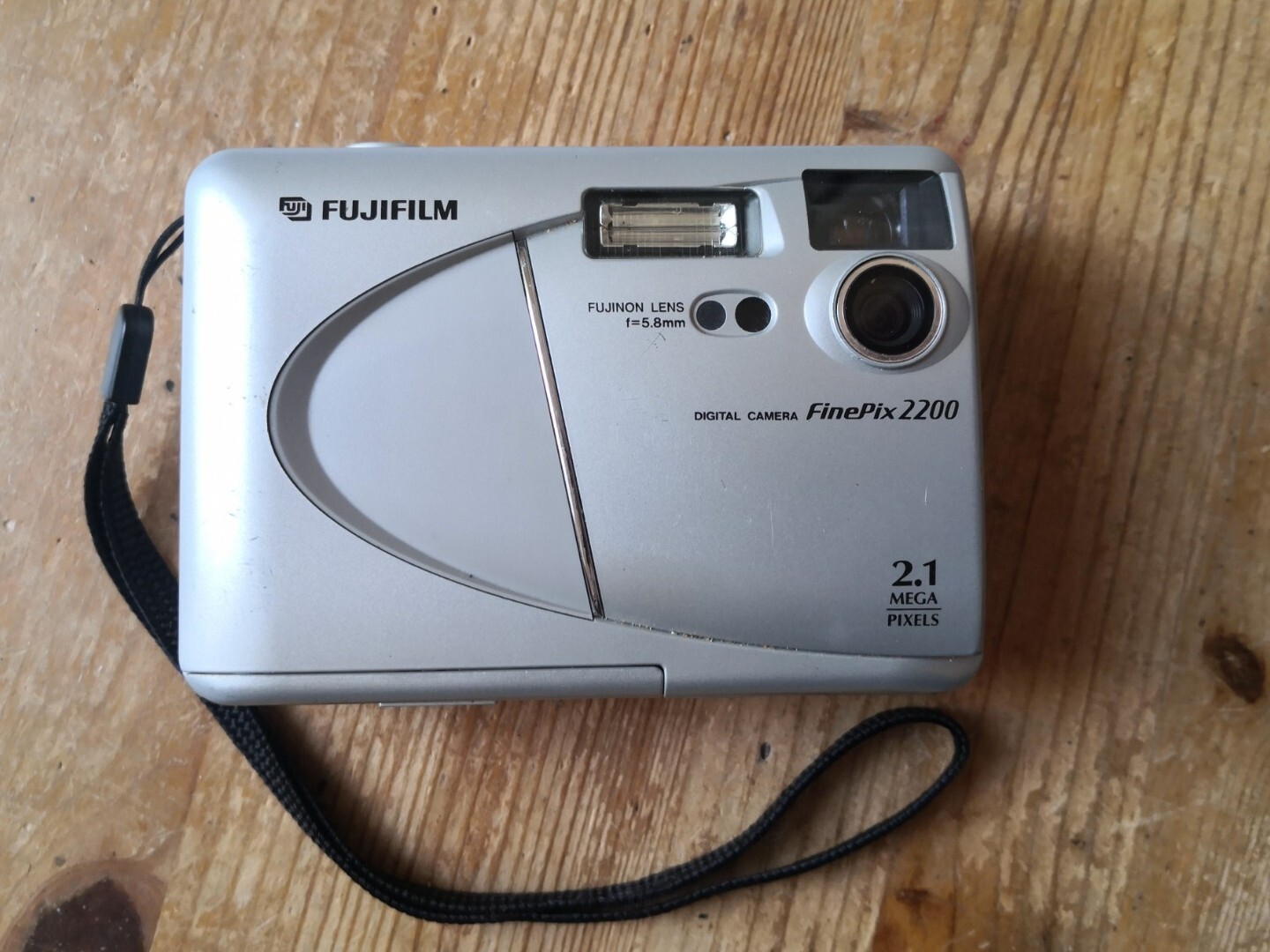 Fujifilm FinePix 2200 2.1MP Silver Digital Camera for Parts