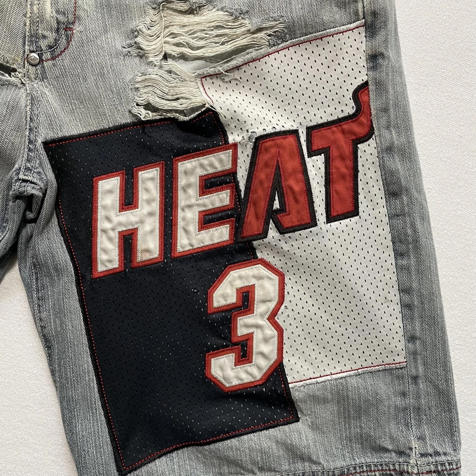 Pantalones Cortos Miami Heat Para Hombres 34 Denim NBA Baloncesto Dwyane Wade 3 Distressed Grunge Foto 2 de 4