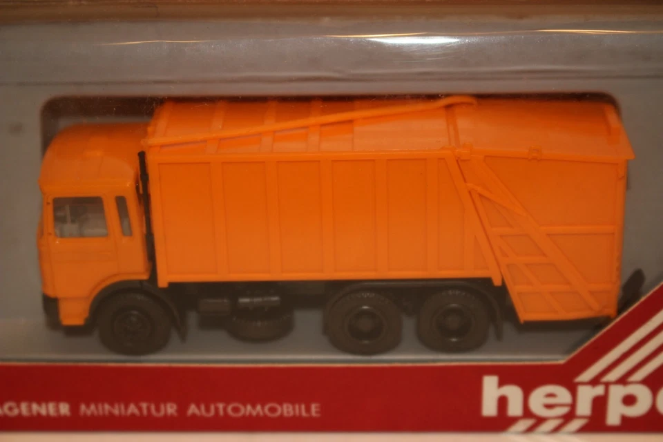 Herpa M.A.N. Garbage Refuse Truck 1:87 Scale Boxed - Image 2 of 4