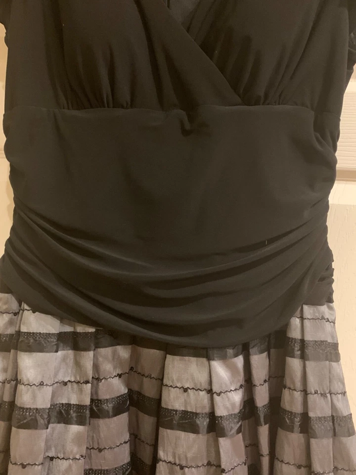 Precioso Jessica Howard Mujer Vestido de Noche Color Negro y Gris Talla 12” Foto 4 de 4