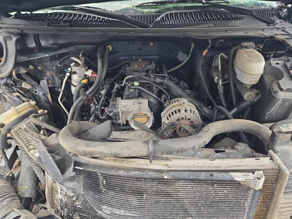 Brazo de control inferior inferior delantero izquierdo usado se adapta a: Chevrolet Silverado 250 2006 Foto 4 de 4