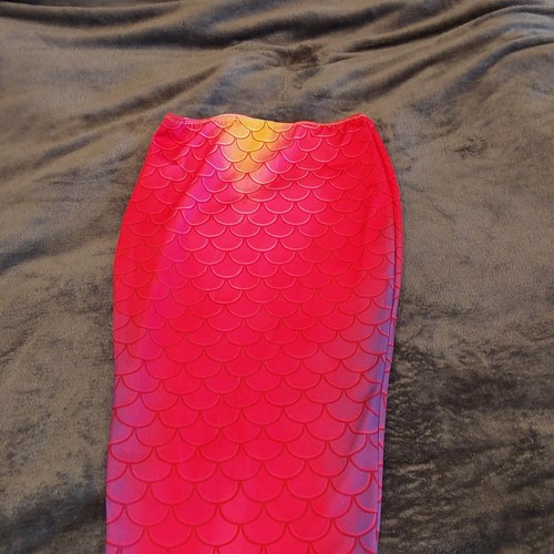 Mermaid Tail- Girls Size 14, Beautifully Colorful, Purple, Pink, Used Good Cond. - Picture 3 of 9