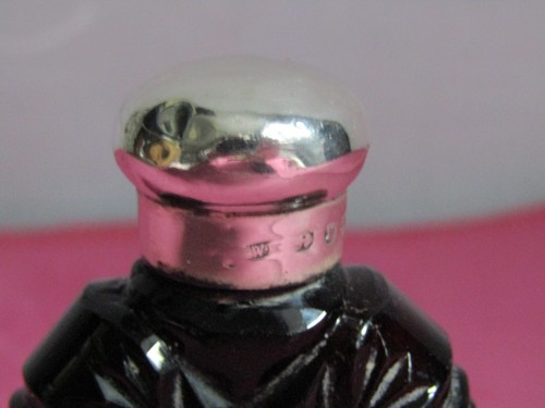 A Victorian Ruby Cut Glass Silver Topped Scent Bottle Hallmarked Birmingham 1876 - Picture 4 of 7