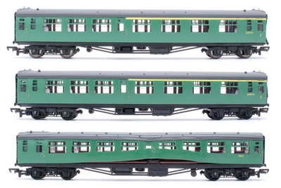 BACHMANN SPUR ''OO'' SCHWADER MIT 3 MALACHITGRÜNEN KORRIDOR-/OFFENE BREMSWAGEN
