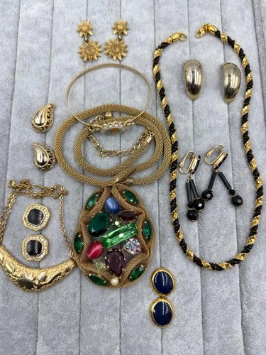 Lot Of Vintage Gold Tone Jewelry Necklace Bracelet Estate Lot