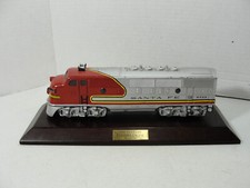 Vintage 1992 Avon 1948 Santa Fe F3 Diesel Engine By Lionel 2333 With Wood Stand