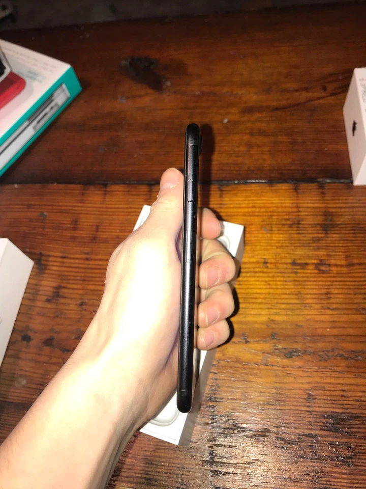 Apple iPhone 7 ATT 32 GB Negro Foto 3 de 4