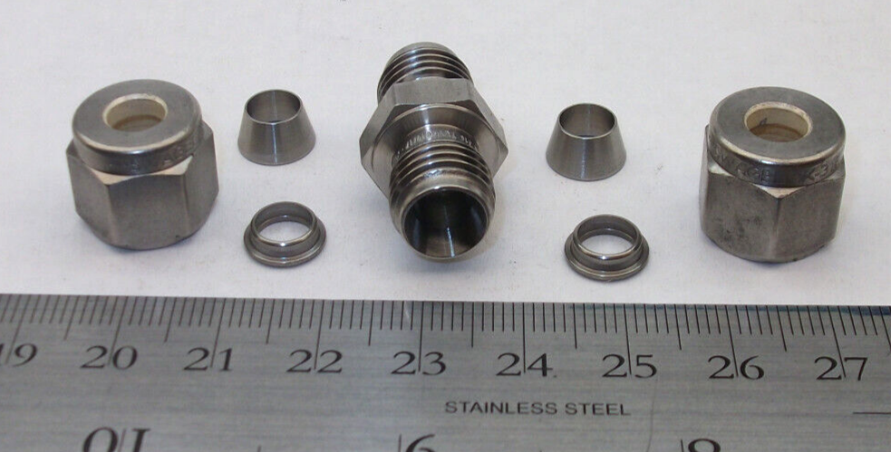 Stainless Steel Swagelok Tube Fitting, Union Cross, 1/8 in