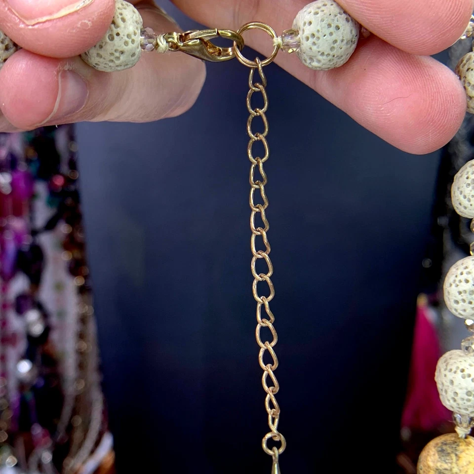 Colar de miçangas de jaspe pele de coral e leopardo esponja natural artesanal - Imagem 3 de 4