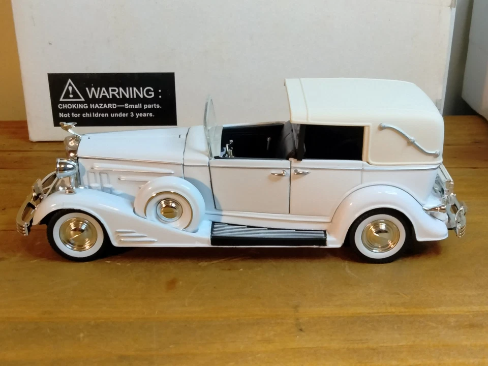 1933 Cadillac Fleetwood+1933 Cadillac Town Car 1/32 Diecast Signature Models - Image 4 of 4