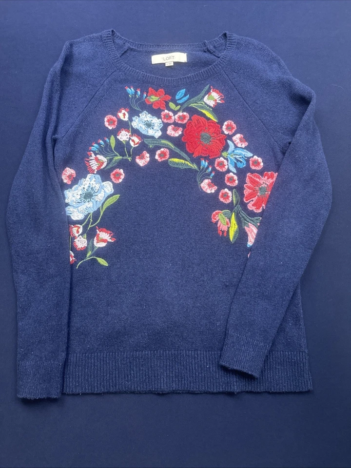 Suéter Loft Azul Marino Con Bordado Floral Talla Mediana Clásico A Medida Foto 2 de 4