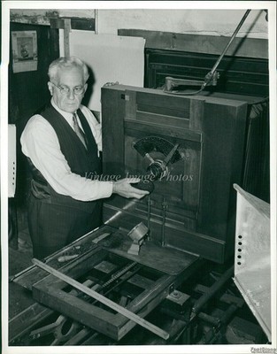 News Studio grapher Robert Bob Riendeau & Large Scale Camera Vintage Photo 7x9
