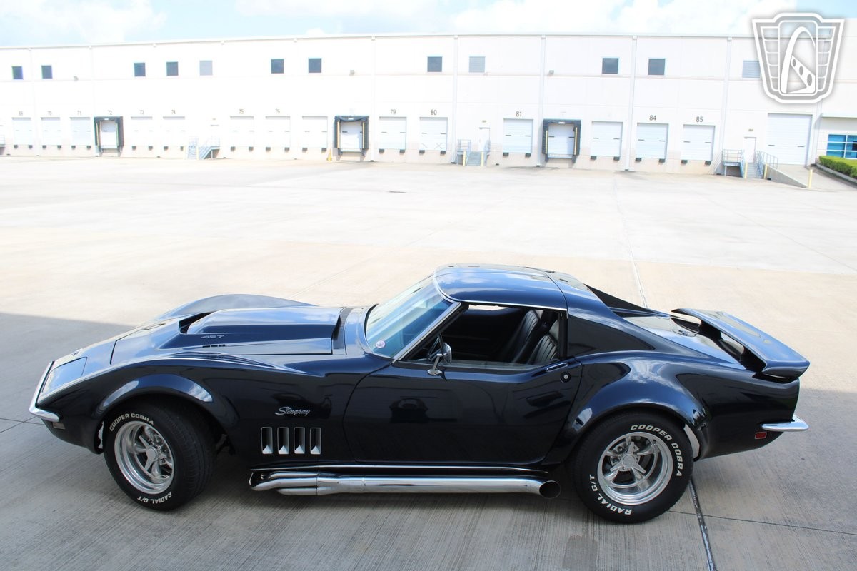 1968 Dark Blue Chevrolet Corvette   | C3 Corvette Photo 3